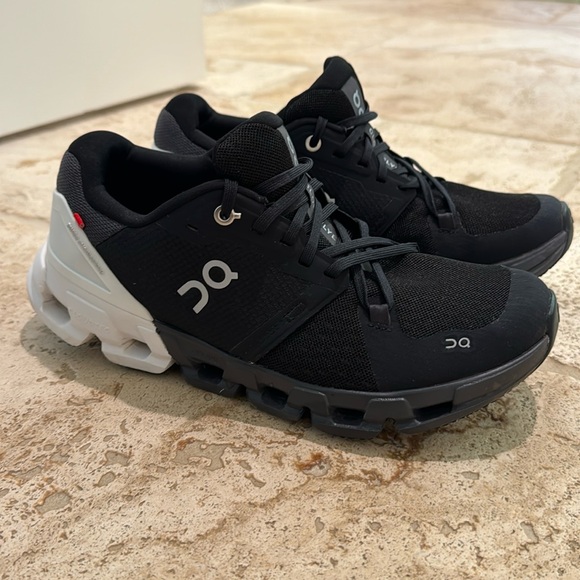 Shoes - On Running cloudflyer womens